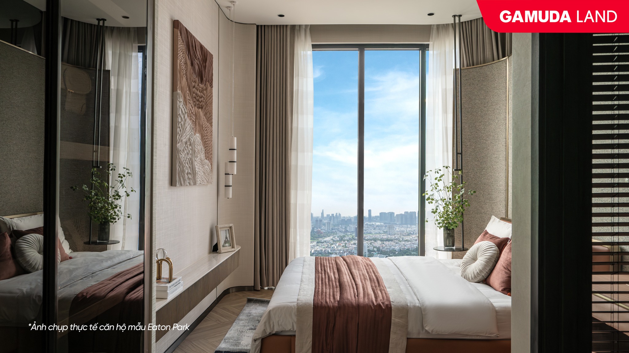 Phòng ngủ phủ kính bo tròn